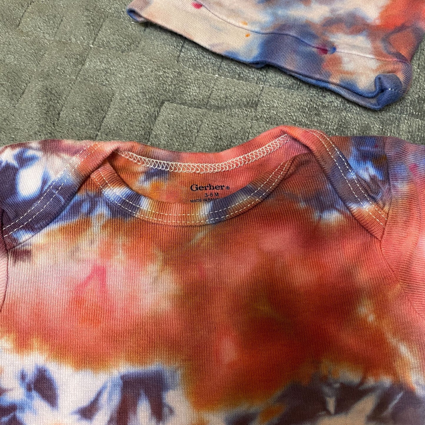 Tie Dye Baby Bodysuit and Hat Bundle || 3-6 Months